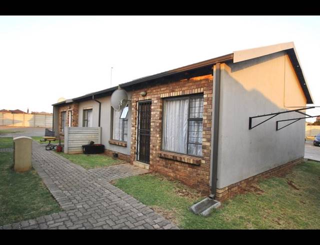 2 BEDROOM SIMPLEX FOR SALE IN DAWN PARK